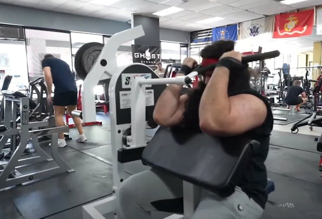 Arm Curl Machine